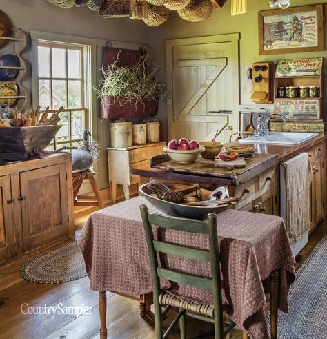 This is my favorite kitchen photo. Need a built in island I think. Coffee bar to hide fridge side. Move dryer to pantry? Cabinet Alternatives, Old Fashioned Kitchen, Cottage Kitchens, Primitive Kitchen, Kitchen Farmhouse, Cottage Interiors, Cozy Kitchen, Kitchen Photos, Cottage Kitchen