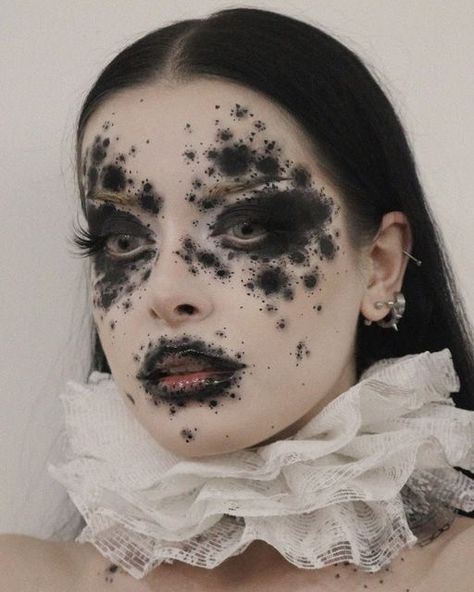 Gore Makeup, Funky Makeup, Halloween Makeup Ideas, Horror Makeup, Dope Makeup, Minimalist Tattoos, Goth Makeup, Fx Makeup, Crazy Makeup