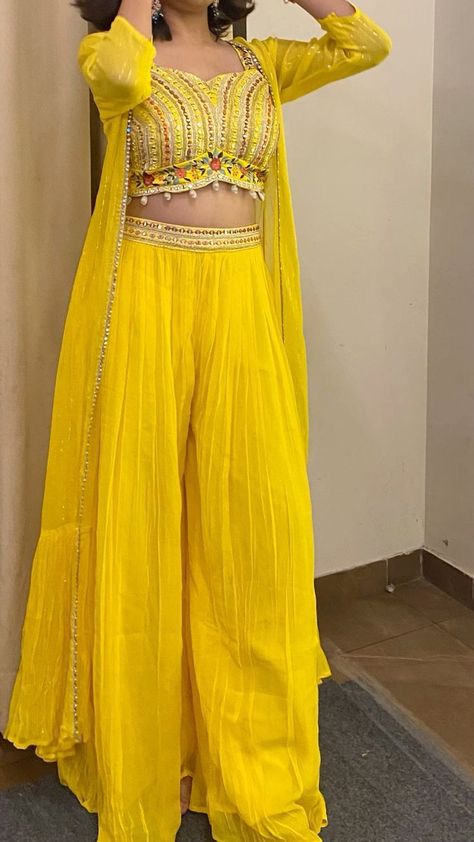 Outfit Idea For Haldi Ceremony, Designer Outfit For Haldi Function, Haldi Dress Aesthetic, Yellow Aesthetic Lehenga, Outfit Ideas For Marriage Function, Traditional Dresses Lehenga, Haldi Outfits Aesthetic, Dress Ideas For Haldi Ceremony, Haldi Ceremony Outfit For Women