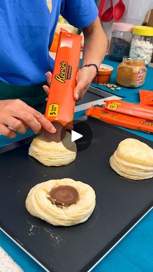 1.5M views · 6.1K reactions | Caramel Peanut Butter Pies | Caramel Peanut Butter Pies! Enjoy the rich & nutty pleasure of this treat 🥜🥧 | By Chefclub GruB | Reese's Peanut Butter Pie guys.
We start with our pie shells here that cooked for about 10
minutes in the oven at 400 degrees and then we're just
going to stuff them with our Reese's Peanut Butter Cups. Add
a little bit of some gooey peanut butter right over the
top and then of course some fresh peanuts and we're
going to head back into the oven for another 15 minutes
until everything is cooked. You can see your pie dough is
cooked all the way through now. Those Reese's are nice and
melty. We're going to add a little extra caramel sauce to
this and then using our ramekin bowls here. I'm just going to
cover up my Reese's pies and get Peanut Butter Caramel Pie, Peanut Butter Cobbler Carnival Eats, Peanut Butter Pies, Reese Peanut Butter Pie, Peanut Pie, Tea Breads, Recipes Deserts, Reese's Peanut Butter Cups, Tea Bread