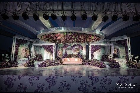 Flower Decoration For Reception Stage, Luxury Wedding Decor Backdrops, Reception Stage Ideas, Grand Wedding Stage Decorations, Purple Reception Decor, Reception Stage Decoration Backdrops, Passage Decor, Reception Stage Decoration, Marriage Stage