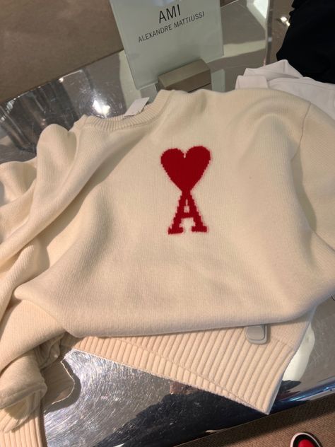 Ami Paris Sweater, Paris Sweater, Logo Aesthetic, Shoes Outfit Fashion, Ami Paris, Cozy Pullover, Stockholm Fashion, Lily Collins, Red Logo