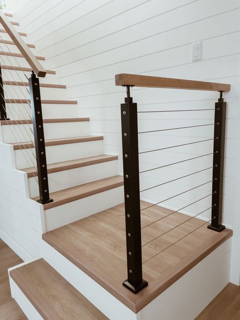 Diy Interior Stair Railing, Cable Railing Interior, Diy Cable Railing, Cable Railing Diy, Cable Stair Railing, Redo Stairs, House Foyer, Diy Stair Railing, Loft Railing