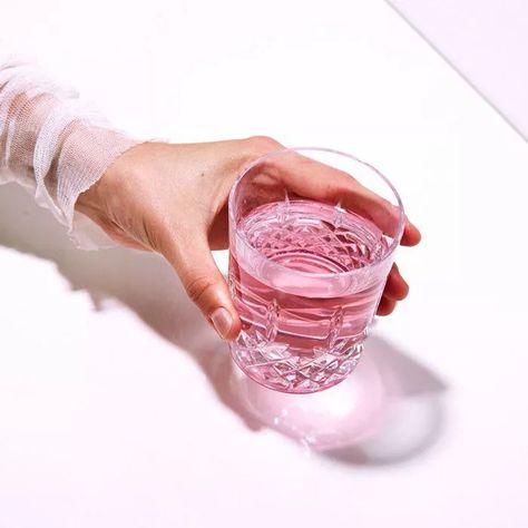 Benefits of Drinking Rose Water Rose Water Benefits, Clear Skin Overnight, Clear Skin Detox, Italian Beauty Secrets, French Beauty Secrets, Beauty Drinks, Celebrity Beauty Secrets, Clear Skin Face, Pink Drink