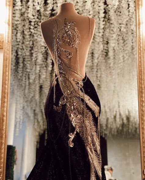 Masquerade Outfit Ideas Black, Aelin Dress, Glass Dresses, Masquerade Outfit Ideas, Lace Evening Dress Long, Masquerade Outfit, Outfit Ideas Black, Gala Outfit, Red Carpet Gowns