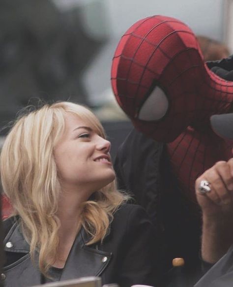 Emma Stone Gwen Stacy, Emma Stone Andrew Garfield, Andrew Garfield Spiderman, Garfield Spiderman, Spiderman Movie, The Amazing Spider Man, Spider Man 2, Celebrity Sightings, Amazing Spider Man