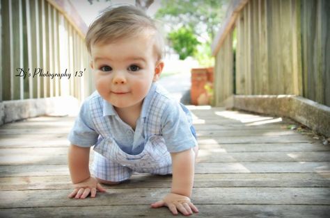 Children's photography crawling baby's picture 1 Year Photos, Baby Crawling, Crawling Baby, Inspiring Photography, Awesome Pictures, Childrens Photography, Baby Photo, Baby Pictures, Baby Photos