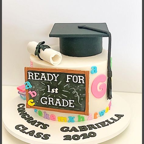 Kindergarten graduation cake Kindergarten Cakes Graduation, Graduation Cake For Teacher, Graduation Cakes For Preschool, Graduation Teacher Cake, Teacher Graduation Cake Ideas, Kindergarten Graduation Party Decor, Graduation Cake For Kindergarten, Graduation Cake Preschool, Kindergarden Graduation Decor