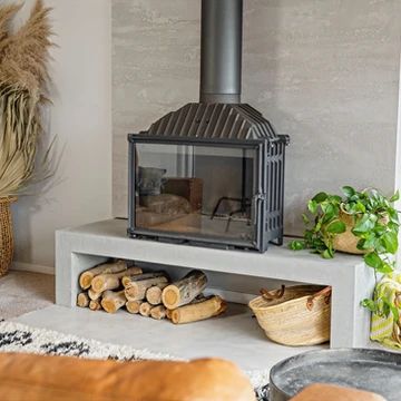 Concrete Fire Hearth & Rendered Wall Cheminees Philippe - Lorne | Lorne - rendered wall and wood storage Fire Hearth, Beach Fireplace, Retractable Glass Doors, Coastal Fireplace, Concrete Studio, Concrete Tile Floor, Suspended Fireplace, Classic Fireplace, French Fireplace