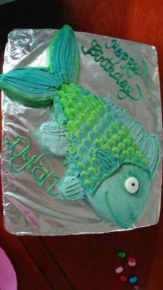 simple fish shaped cake Fish Shaped Cake Birthdays, Fish Cake Design, Fish Shaped Cake, Fish Birthday Cake, Fishing Cakes, Fish Cake Birthday, Fishing Cake, Fish Birthday, Shaped Cakes