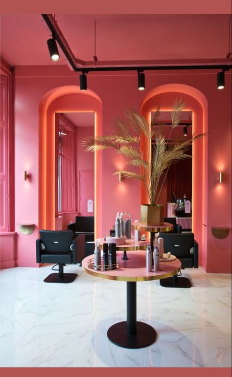 Women Salon Design, Boujee Hair Salon, Salon Studio Decor Luxury, Cool Hair Salon Interior Design, Luxurious Hair Salon, Orange Beauty Salon, Maximalist Hair Salon Decor, Salon Inspo Luxe, Black Hair Salon Decor