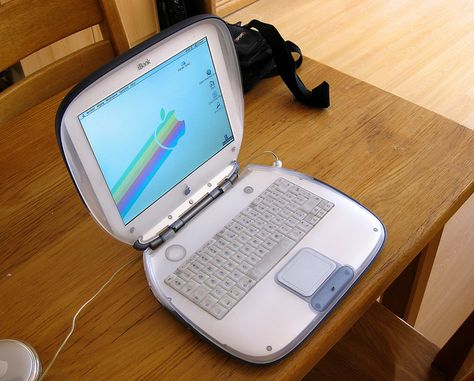 Apple Ibook, Wifi Card, Old Technology, Retro Gadgets, Apple Computer, Retro Videos, Old Computers, Aesthetic Japan, Flip Phones