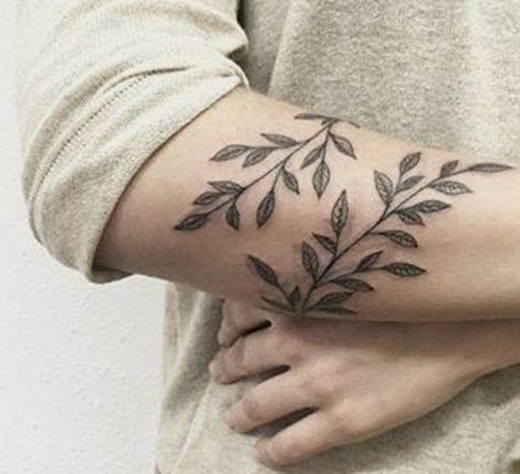 Men Flower Tattoo, Band Tattoos For Men, Simple Forearm Tattoos, Around Arm Tattoo, Wrap Around Tattoo, Tattoo Artist Tattoo, Forearm Flower Tattoo, Tattoo Design Tattoo, Inner Forearm Tattoo