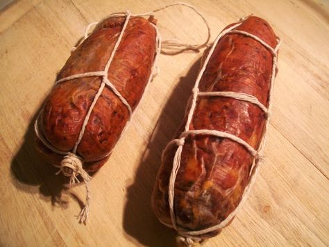 Homemade N'duja (Spicy Calabrian Salami) Homemade Charcuterie, Baked In Vermont, Cured Meat Recipes, Food Savoury, Sausage Making Recipes, Homemade Jerky, Homemade Sausage Recipes, Meat Processing, Black Pudding