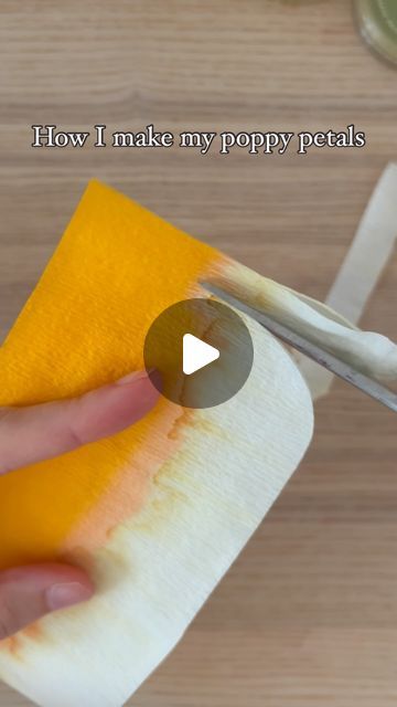 Poppy Paper Flowers, Poppy Flower Seeds, Paper Poppies, Crepe Paper Flowers Tutorial, Crepe Paper Flowers Diy, Poppy Craft, How To Make Paper Flowers, Crepe Paper Flowers, Paper Flowers Craft