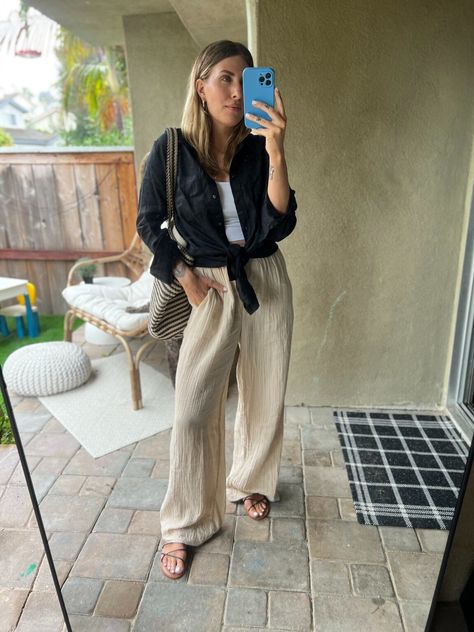 9 Easy Outfits Ft. Gap's Crinkle Gauze Wide-Leg Pants - The Mom Edit Summer Palazzo Pants Outfits, Wide Leg Gauze Pants Outfit, Gauze Pants Outfit Summer, Black Gauze Pants Outfit, Gauze Pants Outfit, Boho Pants Outfit, Easy Summer Outfits, Cropped Pants Outfit, Cotton Gauze Pants