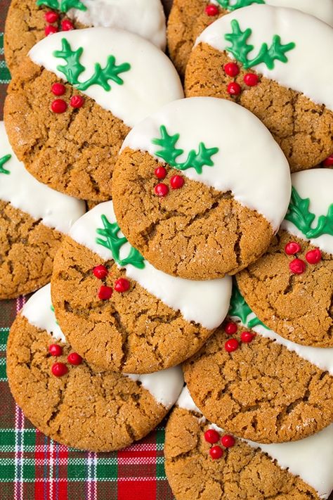 Ginger Cookies Christmas, Chewy Ginger Cookies, Christmas Baking Recipes, Ginger Bread Cookies Recipe, Christmas Cookies Easy, Best Christmas Cookies, Ginger Cookies, Xmas Cookies, Christmas Cookies Decorated