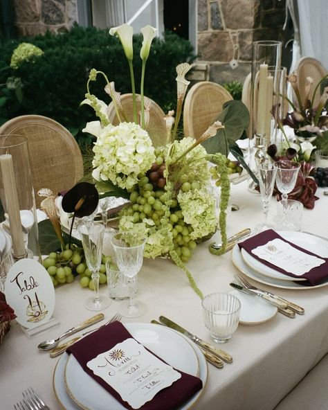 Cabbage Table Setting, Plum And Olive Wedding, Green And Wine Wedding, Table Wedding Set Up, Green And Purple Wedding Colors, Green And Mauve Wedding, Mauve And Green Wedding, Plum Wedding Decor, Green And Maroon Wedding