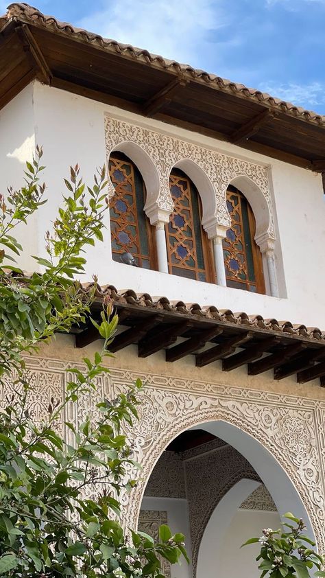 Islamic Architecture House Exterior, Traditional Moroccan House, Moroccan Architecture Traditional, Islamic House Design, Classic Facade Architecture, Modern Islamic Architecture, Islamic Architecture House, Islam Architecture, Islamic House