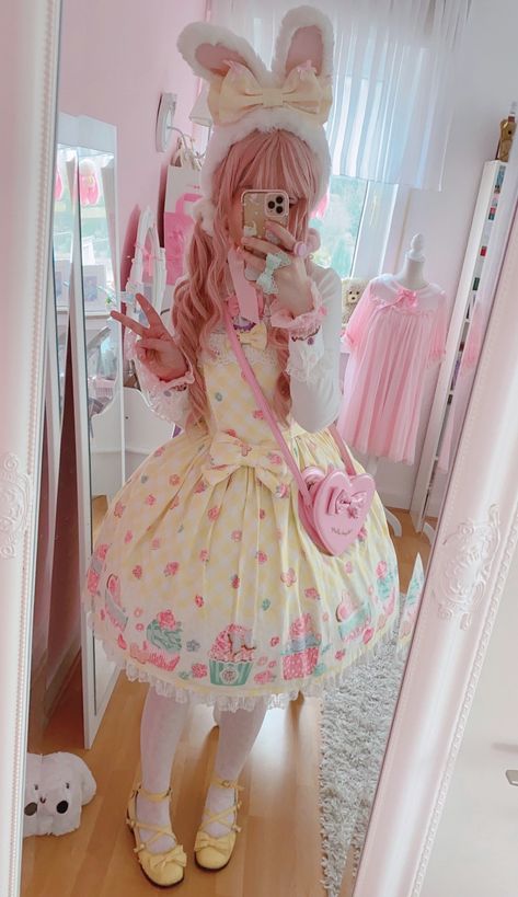 Strawberry Shortcake Dress, Cake Dress, Fairy Cake, Frilly Dresses, Pastel Fashion, Little Outfits, Sweet Lolita, J Fashion, Really Cute Outfits