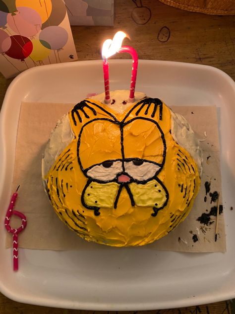 Garfield Cake Ideas, Garfield Birthday Cake, Garfield Birthday Party, Garfield Cake, Garfield Birthday, Funny Birthday Cakes, Cute Baking, Creative Birthday Cakes, Pretty Birthday Cakes