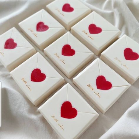 Valentine’s Day Soap Ideas, Valentine’s Day Soap, Cute Soap Bars, Valentines Soap Ideas, Soap Valentine, Soap Design Ideas, Cold Process Soap Designs, Valentine Soap, Soap Packaging Design