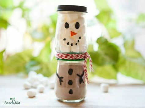 Beechnut jar diy hot chocolate snowman Beech Nut Jars Ideas, Beechnut Baby Food Jars Crafts, Baby Food Jar Craft Ideas, Baby Jar Crafts, Crafts With Jars, Glass Jar Diy, Mason Jar Gifts Recipes, Snacks For Babies, Chocolate Snowman