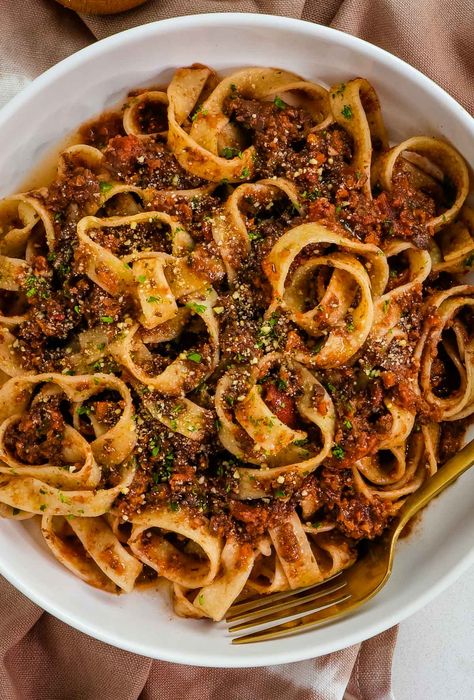 Walnut Bolognese Sauce, Mushroom And Walnut Bolognese, Mushroom Walnut Bolognese, Vegan Mushroom Bolognese, Vegan Mushroom Ragu, Vegan Spaghetti Bolognese, Fancy Dinner Recipes Vegetarian, Walnut Mushroom Meat, Whole Food Vegetarian Recipes