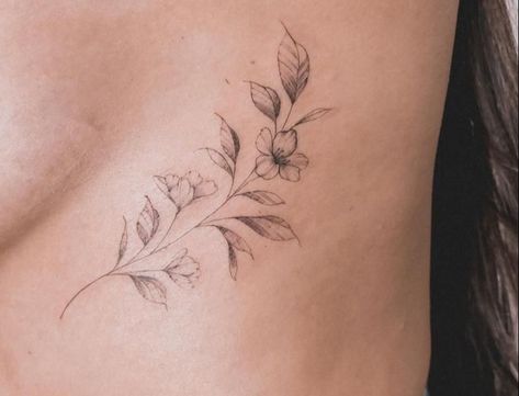 Tattoo Woman Back, Tattoo Mujer, Woman Angel, Small Lotus Tattoo, Vintage Flower Tattoo, Scar Tattoo, Wildflower Tattoo, Underboob Tattoo, Chest Tattoos For Women