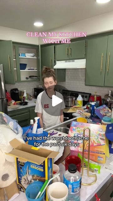 𝗦𝗔𝗧𝗜𝗦𝗙𝗬𝗜𝗡𝗚 𝗖𝗟𝗘𝗔𝗡𝗜𝗡𝗚 on Instagram: "Clean my kitchen with me.. 🚮🧼 (🎥 TT/_amanduhh__) #reels #cleaning #cleaningmotivation #deepclean #cleaningtips" Mr Clean Funny, Cleaning Asmr Videos, Cleaning Videos Satisfying, Cleaning Motivation Videos, Clean With Me Videos, Satisfying Cleaning, Cleaning Aesthetic, Diy Cleaner, Clean With Me