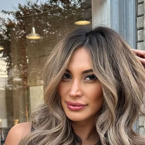 DANA on Instagram: "a new bombshell has entered the villa ❤️‍🔥

Lifted with @wellahair blondorplex
Toned with @wellahair color touch 7/3 5/3 8/91
Extensions @bellamihairpro 24in chocolate almond crunch

.
.
.
. 
.
.
.
.
.

#babylights #balayage #blonde #blondebalayage #trendyhair #lahairstylist #lahair #hair #bronde #modernsalon #wella #wellaformula #bellami #bellamihairpro #bellamiextensions #hairextensions #americansalon #blondehair #airtouch #beautylaunchpad #formula #formulabreakdown #redkenformula #redkenformulas #blondespecialist #blondesofinstagram #balayagehighlights #behindthechair #hairtransformation #mastersofbalayage" Babylights Balayage, Almond Crunch, Balayage Blonde, Launch Pad, Chocolate Almond, Chocolate Almonds, Balayage Highlights, Modern Salon, Blonde Balayage