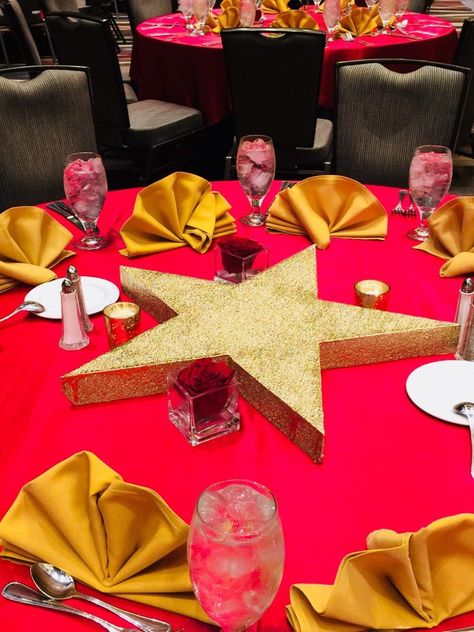 Hollywood Party Centerpieces Diy, Oscar Centerpiece Ideas, Red Carpet Centerpiece Ideas, Red Carpet Centerpieces, Vintage Hollywood Prom, Hollywood Centerpieces, Red And Gold Prom, Hollywood Theme Prom, Silk Napkins