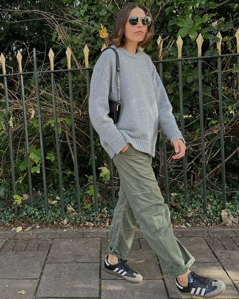 L U C Y A L S T O N on Instagram: "Kicking of cosy Sunday outfit season 🤗 Can’t go wrong with an oversize, soft and simple lambswool knit 🩶 #simplestyling" Adidas Samba Outfit, Sunday Outfit, Simple Style Outfits, Summer 24, Casual Clothes, Spring Style, Winter Fashion Outfits, Fall Winter Outfits, Winter Style