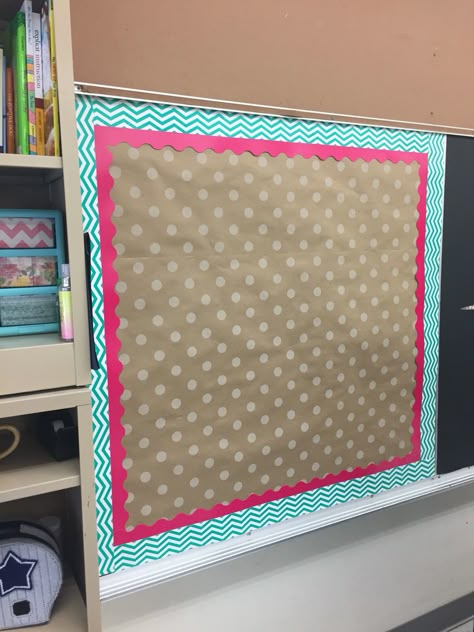 Double Bulletin Board Border, Simple Border Designs For Bulletin Board, Double Border Bulletin Board, Border Bulletin Board, Classroom Organization High School, Music Decorations, High School Bulletin Boards, Art Bulletin Boards, Classroom Boards