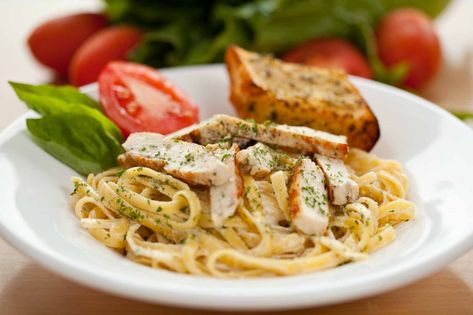 Grilled Chicken Spaghetti Pasta With Herbs Chicken And Spaghetti Recipes, Grilled Chicken Spaghetti, Chicken Spaghetti Sauce, Chicken With Spaghetti Sauce, Fettucini Alfredo Recipe, Chicken Fettucine, Chicken And Spaghetti, Pasta With Herbs, Italian Chicken Dishes