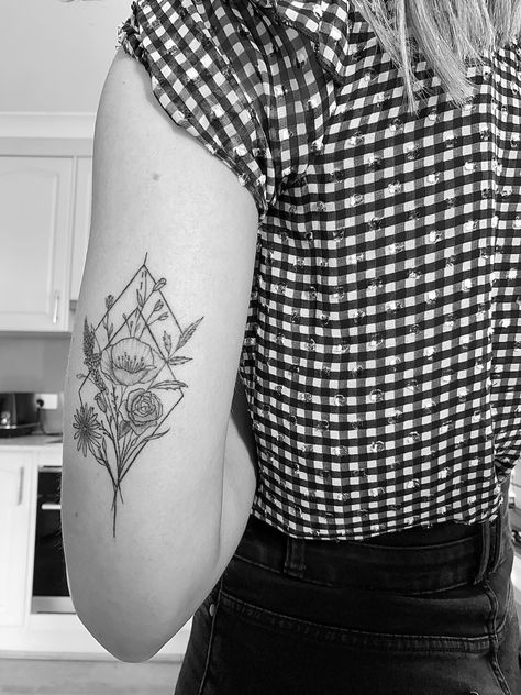 Back Of Arm Geometric Tattoo, Daisy Triangle Tattoo, Birth Flower Tattoos Geometric, Girly Geometric Tattoos, Flower And Shape Tattoo, Floral Diamond Tattoo, Diamond Floral Tattoo, Floral Tattoo Geometric, Geometric Wildflower Tattoo