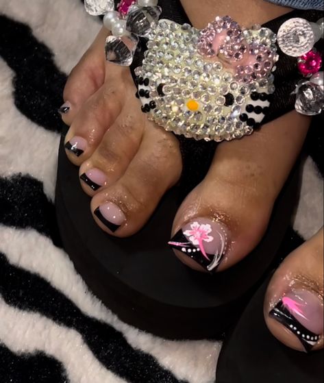 Flower Toe Nails, Black Toe Nails, Cali Trip, Gel Toe Nails, Acrylic Toes, Acrylic Toe Nails, Cute Toe Nails, Drip Nails, Short Square Acrylic Nails