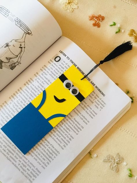 Minion Bookmarks Handmade, Bookmarks Handmade Kids, Bookmark Doodles, Minion Bookmark, Bookmark For Boys, Bookmarks Aesthetic, Book Page Marker, Minion Drawing, Bob Sponge