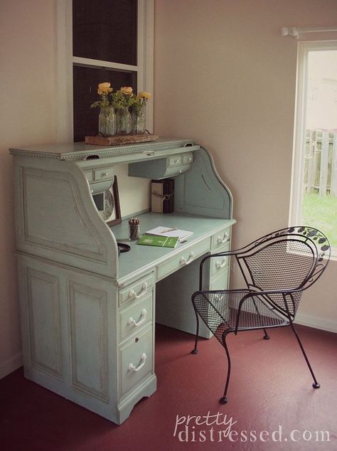 Hometalk :: Blue Painted Oak Desk...I have an old, ugmo roll-top desk in its original wood tone, but I'm seeing it in Duck Egg Blue now...hmmmmmmmmmm...  LOVE this! Rolltop Desk, Desk Redo, Flip Ideas, Blue Desk, Furniture Flip, Roll Top Desk, Desk Makeover, Oak Desk, Distressed Furniture