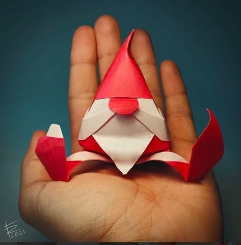 Shell Origami, Origami Santa, Paper Folding Crafts, Origami Ornaments, Origami And Kirigami, Origami Patterns, Folding Origami, Instruções Origami, Origami Paper Art