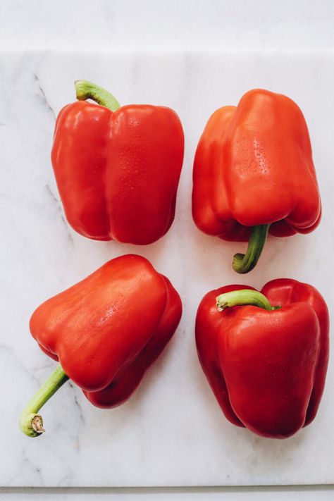 How To Make Roasted Red Peppers! An easy, step-by-step guide! #minimalistbaker #recipe #plantbased #glutenfree #peppers #roasted Healthy Pepper Steak Recipe, Sliced Bell Pepper, Easy Stuffed Bell Peppers, Classic Stuffed Peppers, Pepper Steak Recipe, Winter Foods, Stuffed Peppers Healthy, Red Bell Peppers, Healthy Comfort