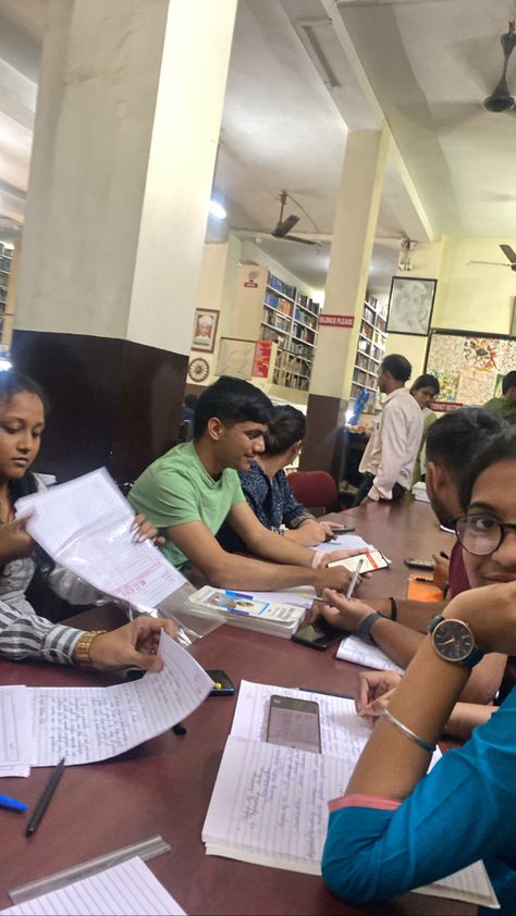 College Classroom Snap, College Students Pictures, Harvard Quotes, Classroom Snap, Collage Snap, Aakash Institute, Class Snap, College Snap, Bandage On Hand Dpz