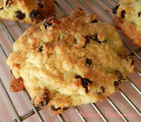 Plain Scones, Buns Recipe Easy, Rock Buns, Barbados Food, Dessert Loaf, Rock Cakes, Guyanese Recipes, Cakes Simple, Bread Buns