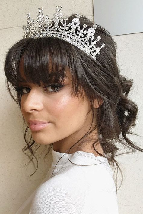 Hairstyles With Curtain Bangs, Wedding Hair Flower Crown, Wedding Hairstyles With Crown, Braided Crown Hairstyles, Wedding Party Hair, Quince Hairstyles With Crown, Flower Crown Hairstyle, Quinceanera Hairstyles, Quince Hairstyles