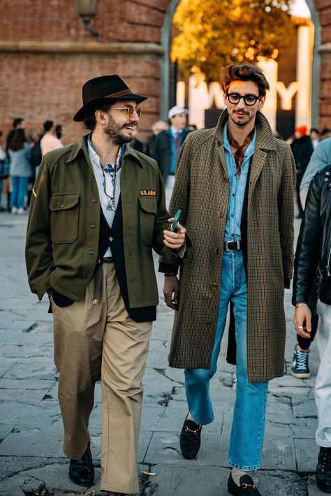 Pitti Street Style Men, Tweed Jacket Outfit Street Style, Fall 2023 Men Outfit, Italian Mens Street Style, Mens Style Fall 2023, Pitti Uomo Street Style 2023, European Mens Fashion Street Style, Men Layering Outfits Street Styles, Pitti Uomo 2024 Winter