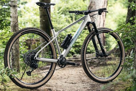 The Swiss company's latest XC race bike looks rapid, has smart features and might not blow the bank Gt Mountain Bikes, Xc Mountain Bike, Matt Jones Mtb, Cross Country Bike Mtb, Cross Country Bike, Hardtail Mtb, Bicycle Paint Job, Bike Mtb, Hardtail Mountain Bike