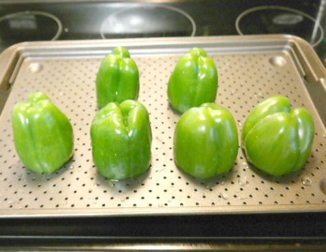 How to Freeze Whole Bell Peppers Freezing Red Peppers, Bell Pepper Preservation, How To Freeze Bell Peppers Green, Freeze Peppers How To, Can You Freeze Bell Peppers, Freezing Stuffed Bell Peppers, How To Freeze Green Peppers, Freezing Stuffed Peppers, How To Freeze Bell Peppers