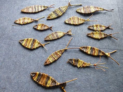 Willow Sculpture, Weaving Loom Diy, Useful Items, Willow Weaving, Carved Spoons, Weaving Projects, Kids Wood, Weaving Art, Nature Crafts