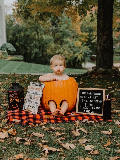 Halloween 10 Month Pictures, Halloween One Month Pictures, Spooky Baby Photoshoot, Halloween Half Birthday, First Halloween Letter Board, Halloween Milestone Pictures, Halloween 4 Month Old Pictures, Baby’s First Halloween Photo Ideas, Baby Captions