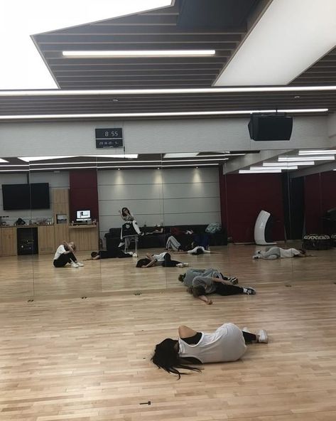 TWICE 181005 @twicetagram Practice Room, Twice Korean, Dance Practice, Kpop Wallpaper, K Pop, Nct, Books Wattpad, Wattpad, Outdoor Decor